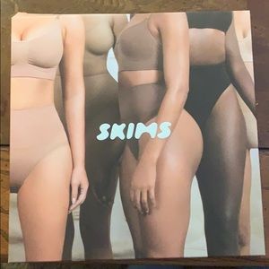 Skims Core Control Brief in Clay Size XXS/XS